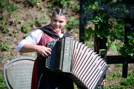 107_trgatev potomke iz Lenta 26